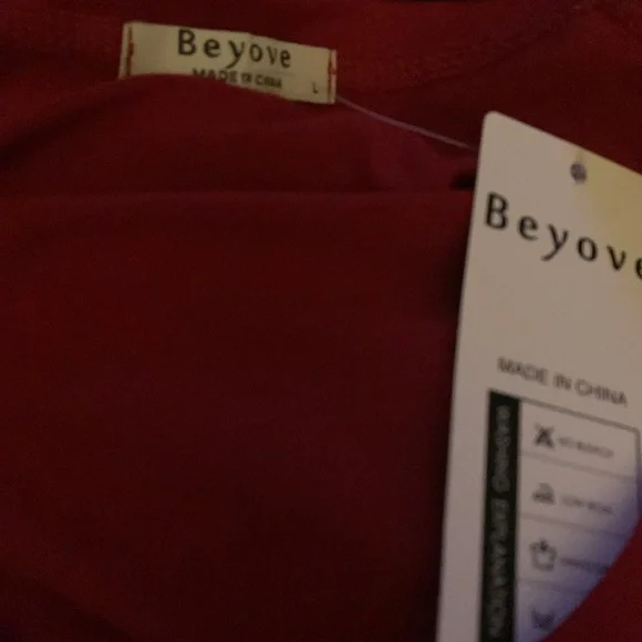 NWT BEYOVE - WMS TOP LONG SLEEVES V NECK size large - Picture 14 of 14